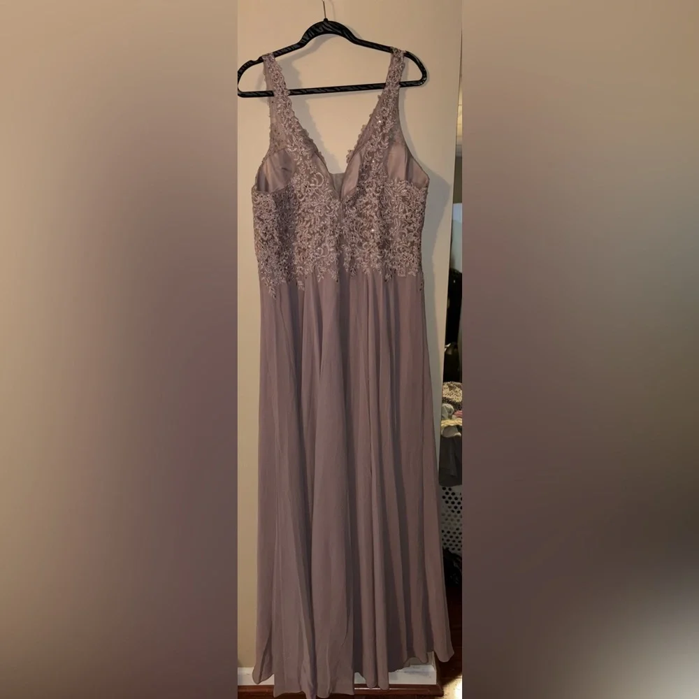 Worn once Mauve Prom dress - Picture 5 of 7